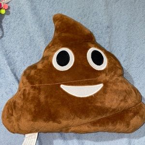 STUFFED EMOJI ACCENT PILLOW TOY